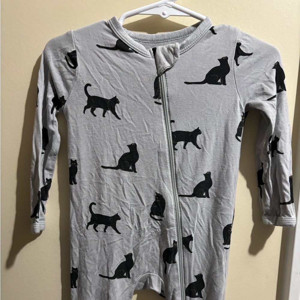 Kyte Baby retired black cat zip romper